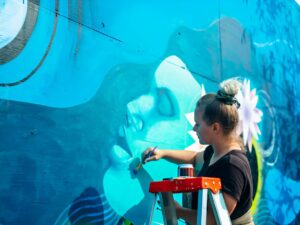 female mural artist